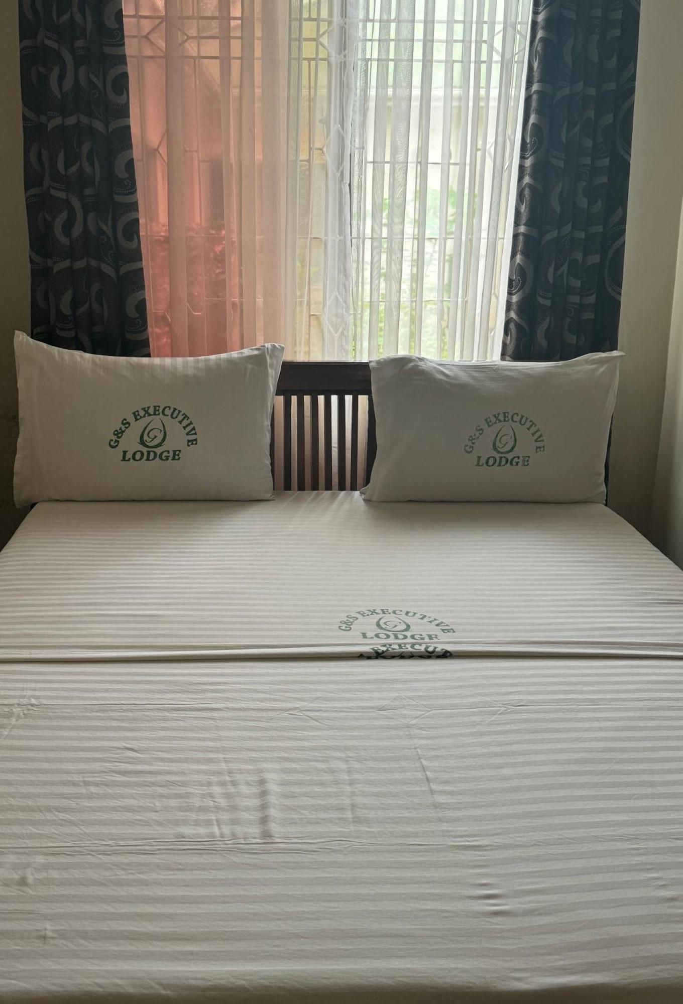 G & S Executive Lodge Дар-эс-Саламе Экстерьер фото